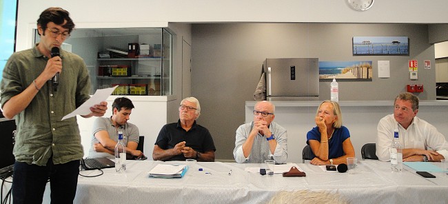 Antoine TRILLAUT, Président du Cercle de Voile de Pyla-sur-Mer s'adresse à Monsieur le Maire de La Teste de Buch, Patrick Davet, et à l'Assemblée Générale de l'Association de Défense et de Promotion de Pyla-sur-Mer, le 05 août 2023.